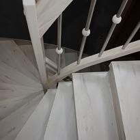 Stufen renovieren mit Laminat Nussbaum weiss Stufen
